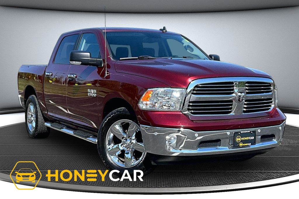 2018 RAM 1500 Big Horn Crew Cab 4WD Rojo (Delmonico Red Pearlcoat) Camioneta Todo terreno 8 velocidades Automática