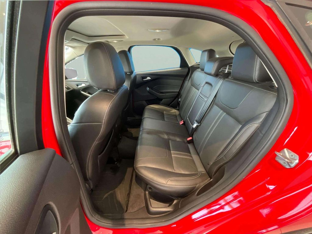 Used 2013 Race Red Ford SE image 17