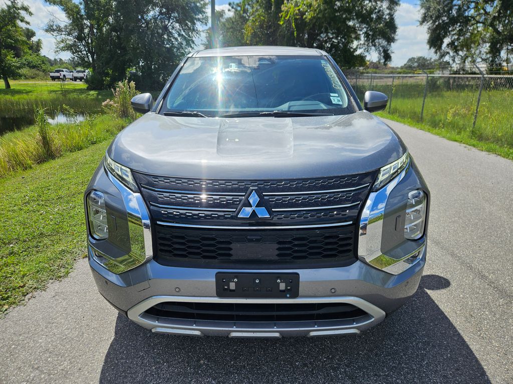 Thumbnail: 2023 Mitsubishi Outlander - 8
