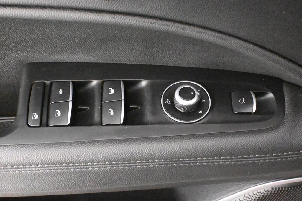 Thumbnail: 2022 Alfa Romeo Stelvio - 29