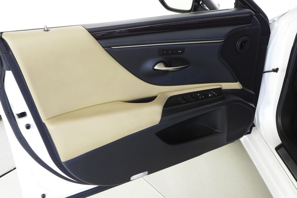 Thumbnail: 2020 Lexus ES - 11