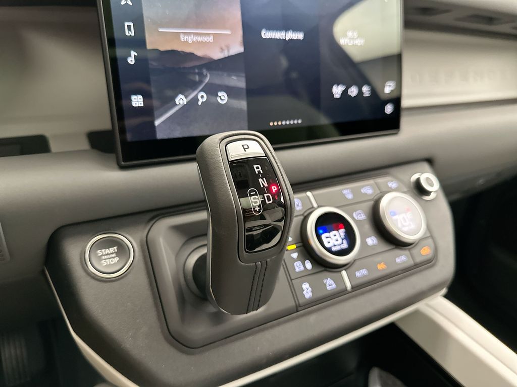 2025 Land Rover Defender 110 11