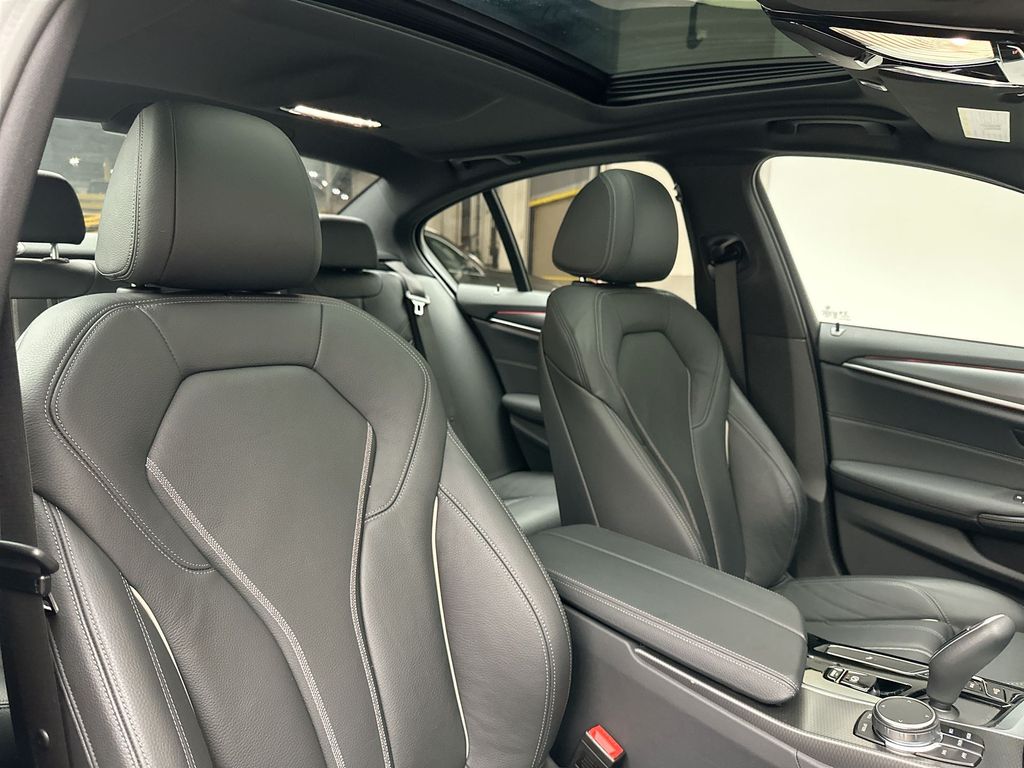 Thumbnail: 2022 BMW 5 Series - 5