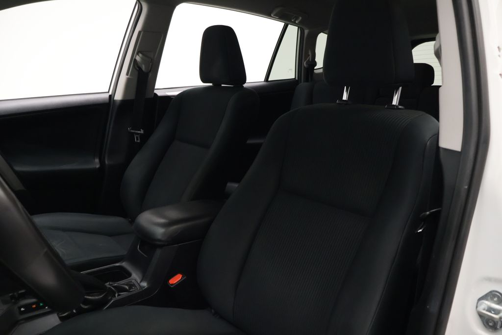 Thumbnail: 2016 Toyota RAV4 - 13