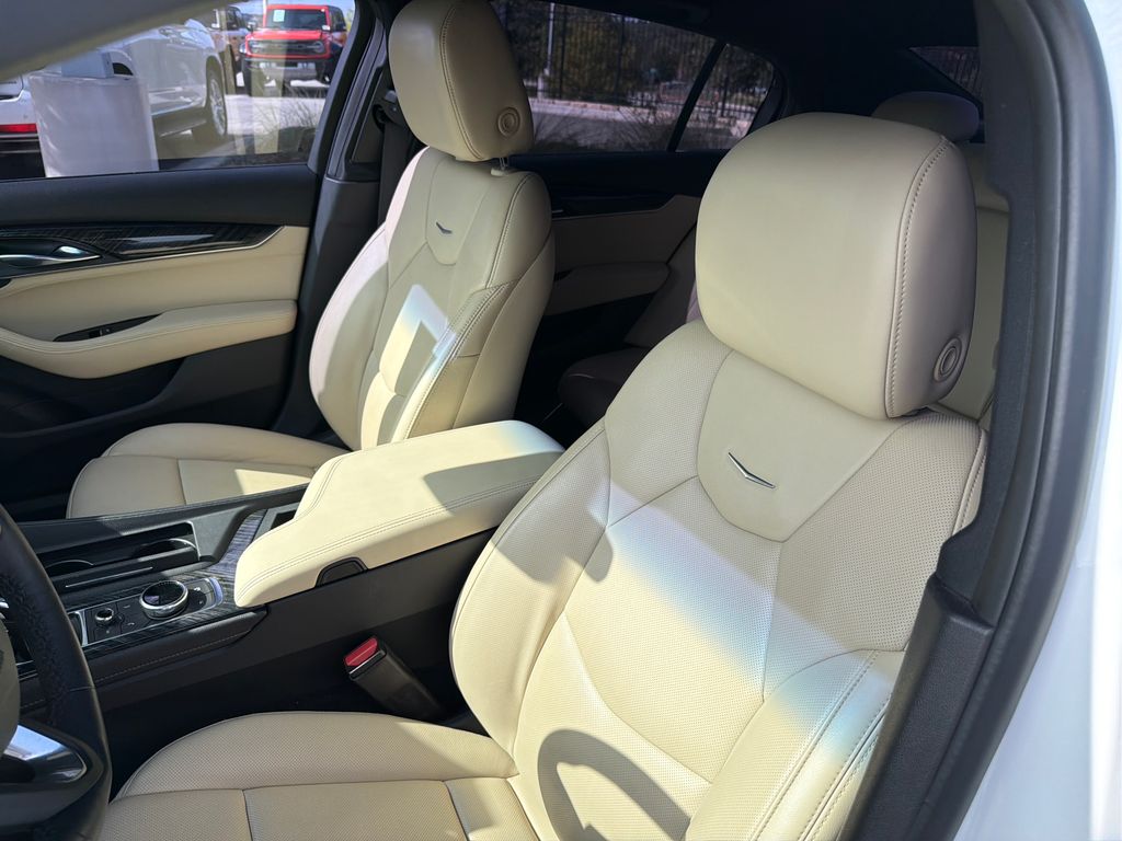 Used 2022 White Cadillac Premium Luxury image 22