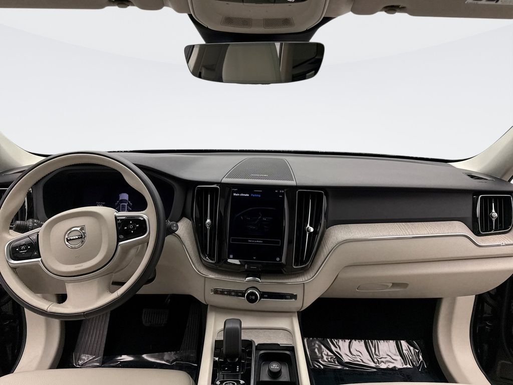 Thumbnail: 2023 Volvo XC60 - 14