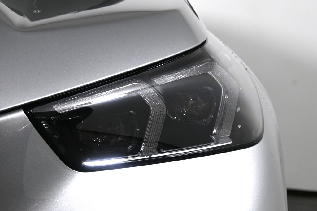 Thumbnail: 2027 BMW X1 - 11