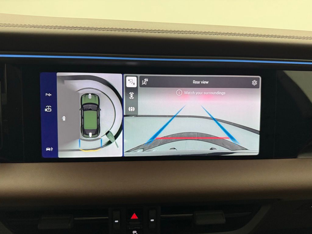 Thumbnail: 2026 Porsche Macan - 18