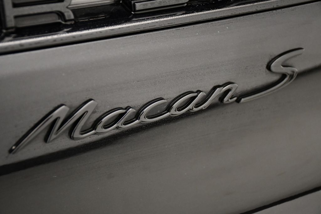 Thumbnail: 2023 Porsche Macan - 11