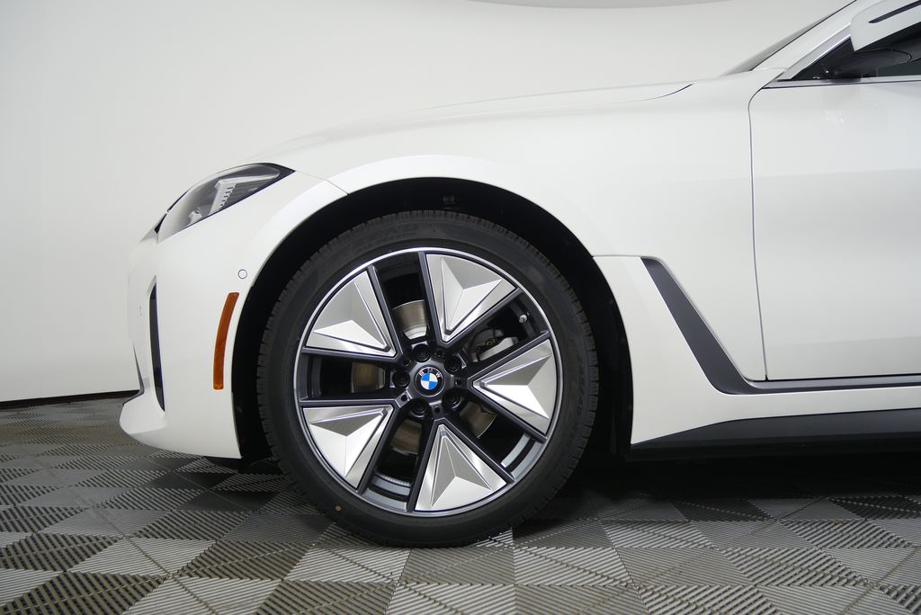 Thumbnail: 2025 BMW i4 - 7