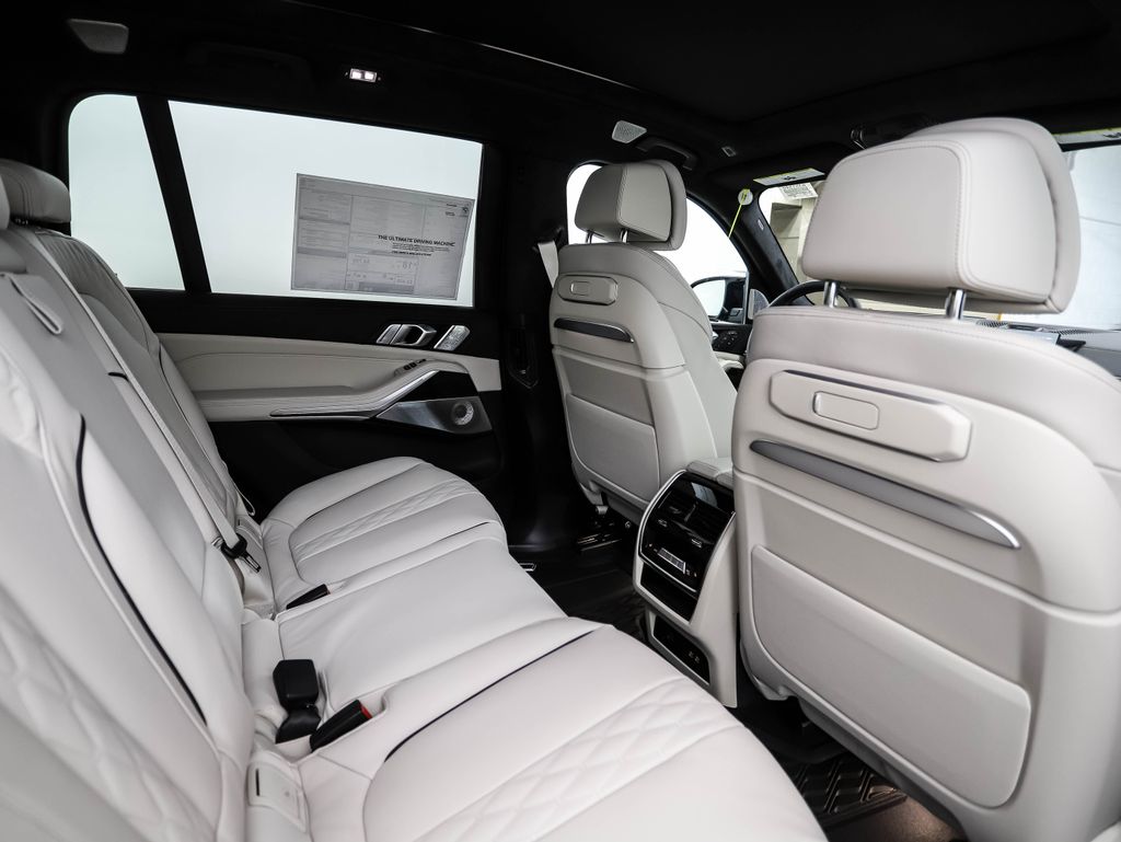 Thumbnail: 2026 BMW X7 - 32