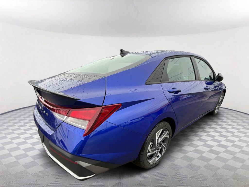 2025 Hyundai Elantra SEL Sport - 7