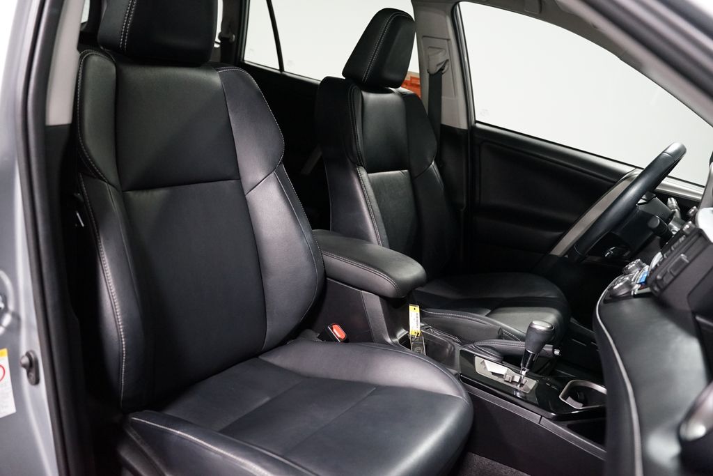 Thumbnail: 2017 Toyota RAV4 - 28