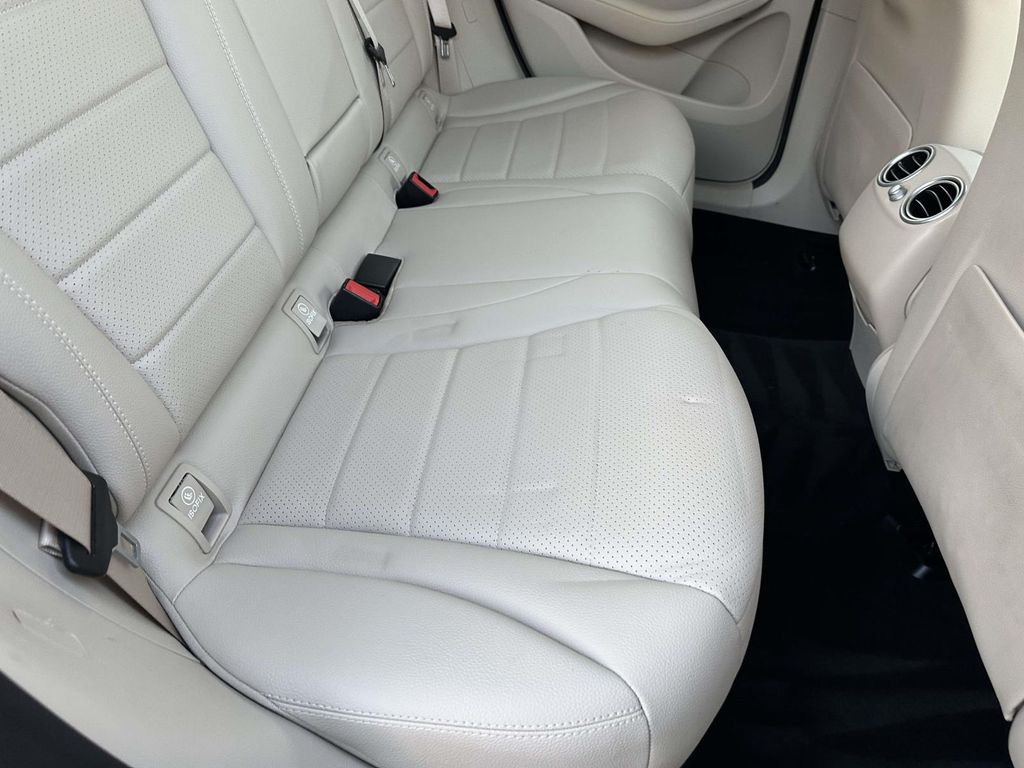 Thumbnail: 2019 Mercedes-Benz GLC - 25