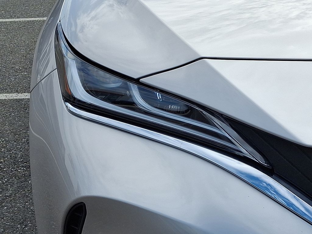 Thumbnail: 2022 Toyota Venza - 9