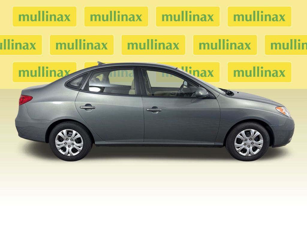 Used 2010 Beige Hyundai GLS image 2