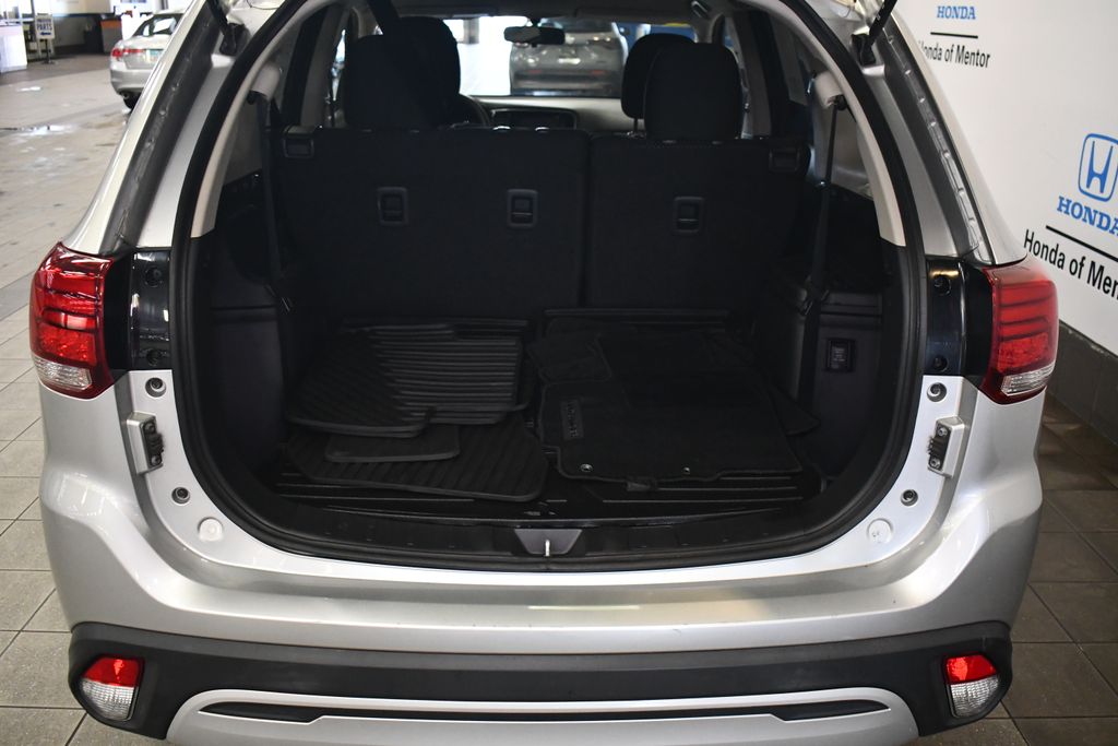 Thumbnail: 2019 Mitsubishi Outlander - 5