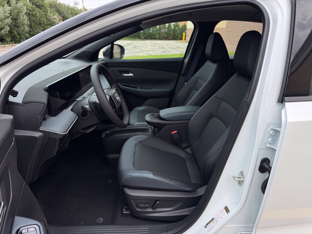 New 2026 Everest White Pearl TriCoat / Super Black Two-tone Nissan SV+ image 9