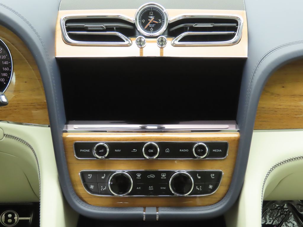 Thumbnail: 2025 Bentley Bentayga - 12