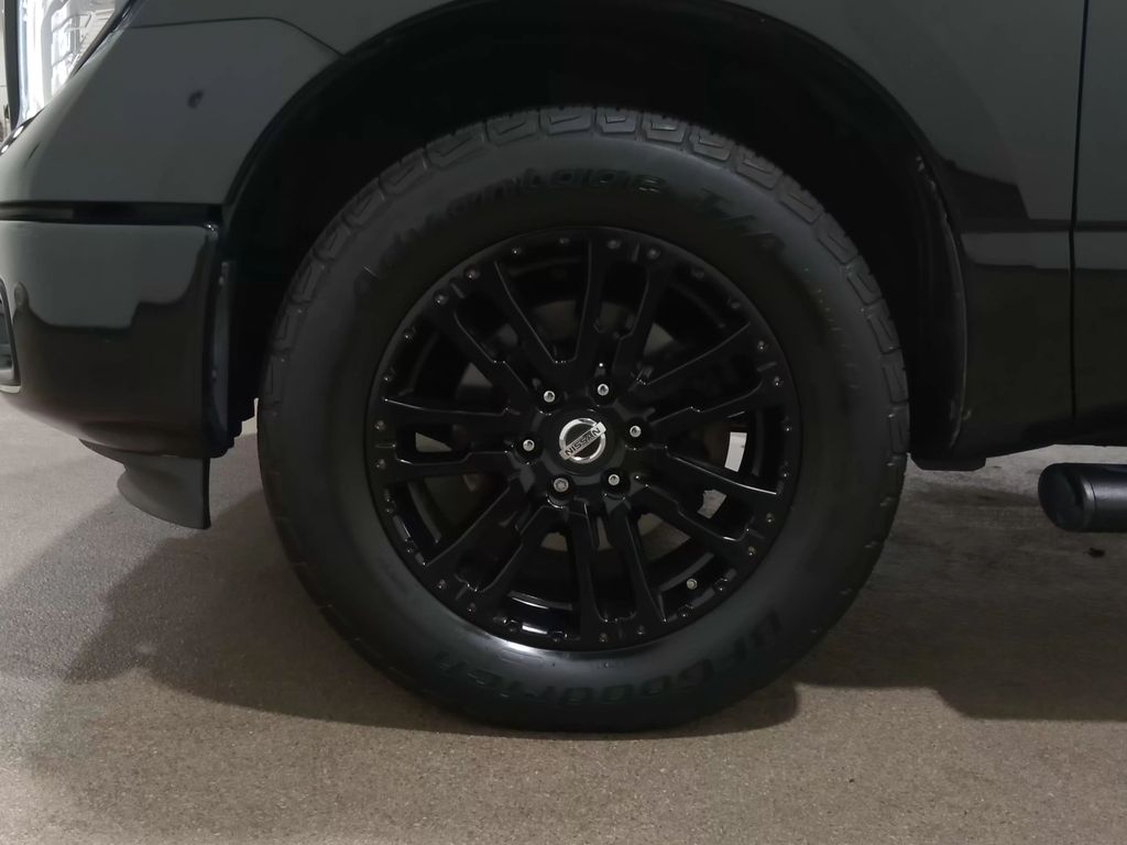 2018 Nissan TITAN SV