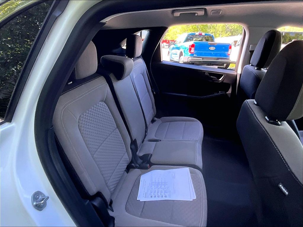 2022 Ford Escape — photo 16