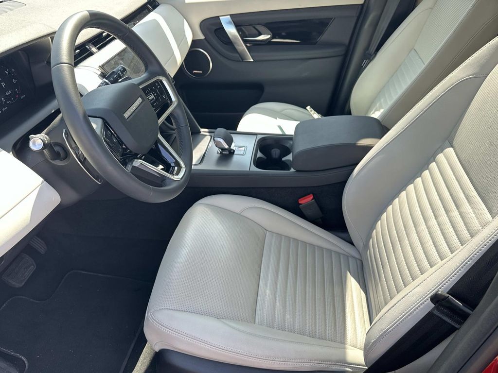Thumbnail: 2025 Land Rover Discovery Sport - 15