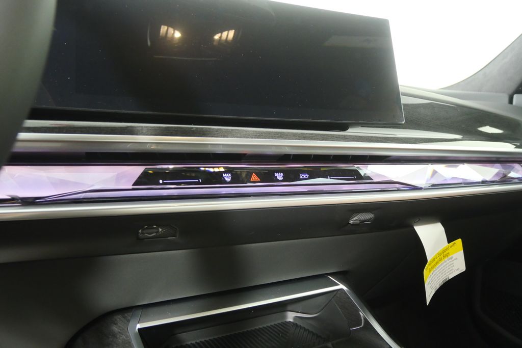 Thumbnail: 2026 BMW 7 Series - 22