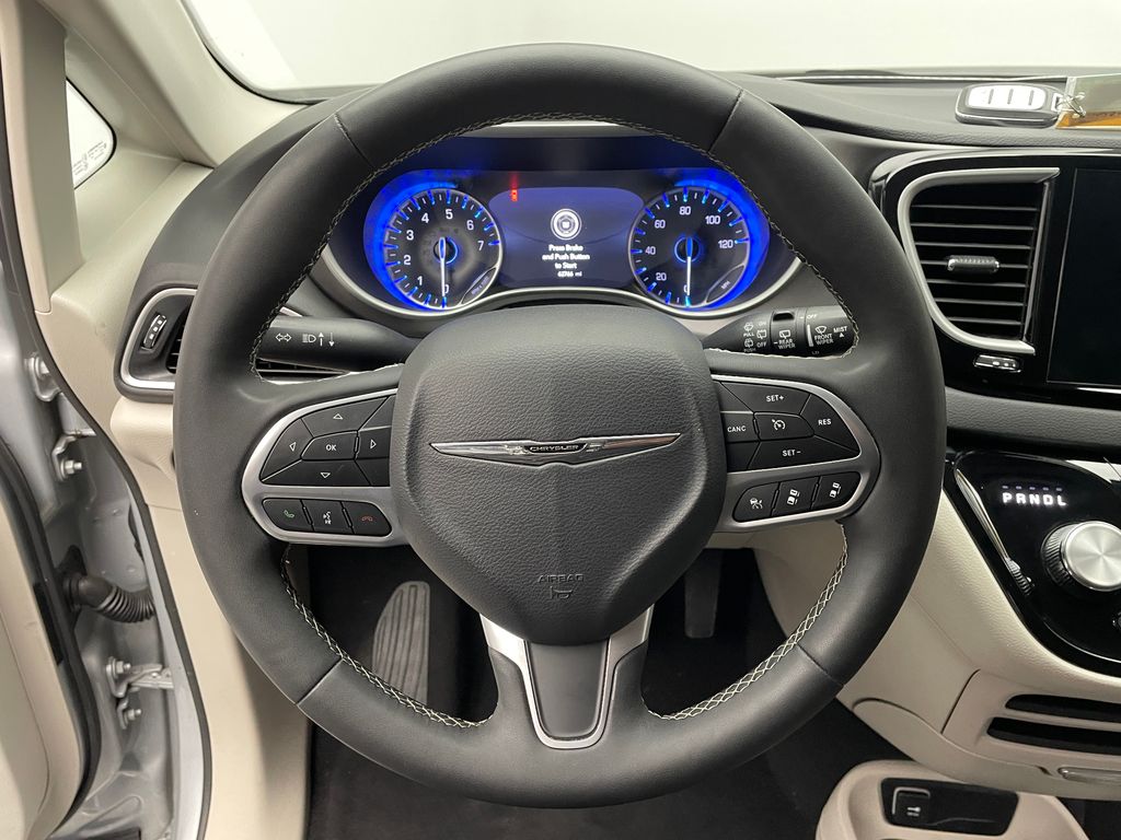 Thumbnail: 2024 Chrysler Pacifica - 21