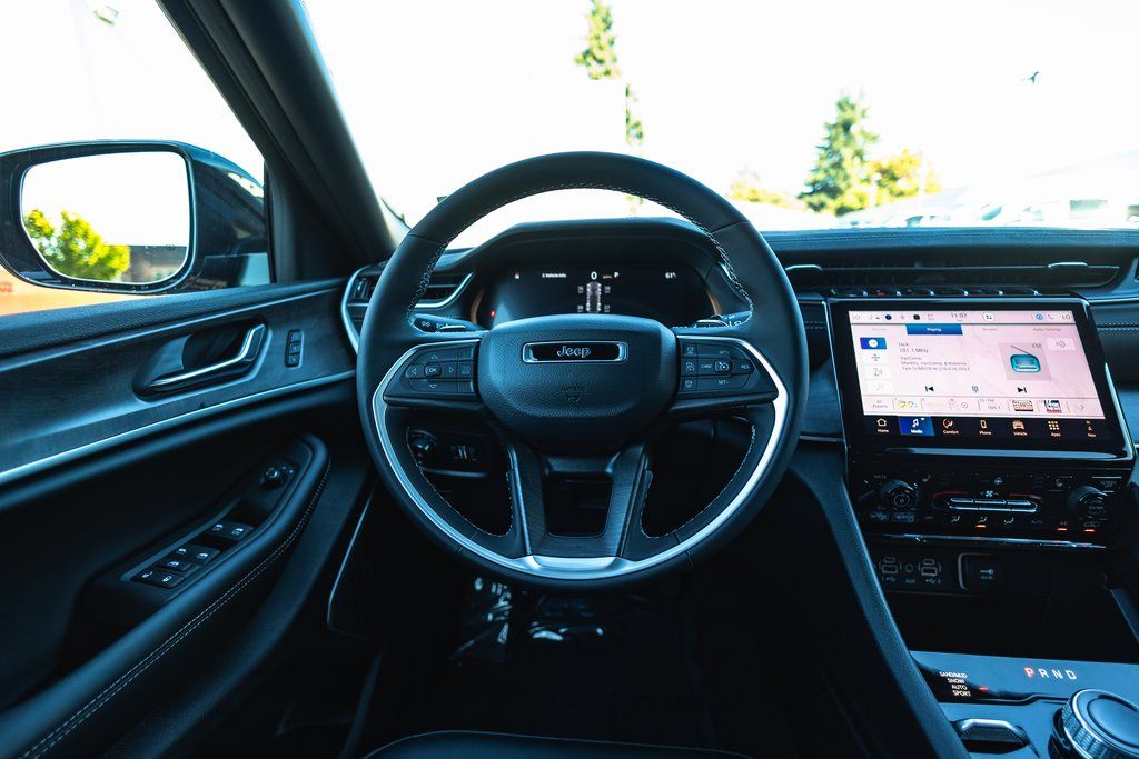 2025 Jeep Grand Cherokee Limited thumbnail 23
