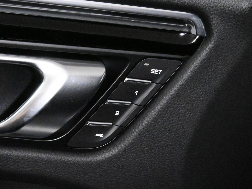 Thumbnail: 2026 Porsche Macan - 31