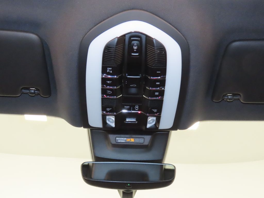 Thumbnail: 2024 Porsche Macan - 29