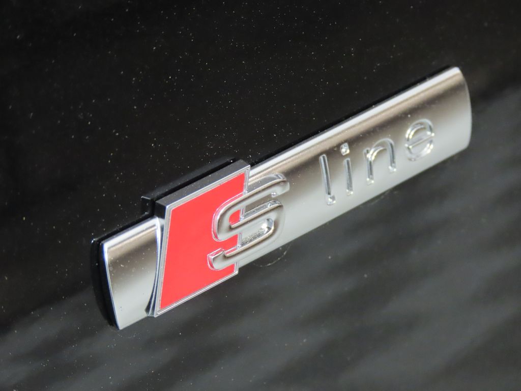 Thumbnail: 2025 Audi Q3 - 11