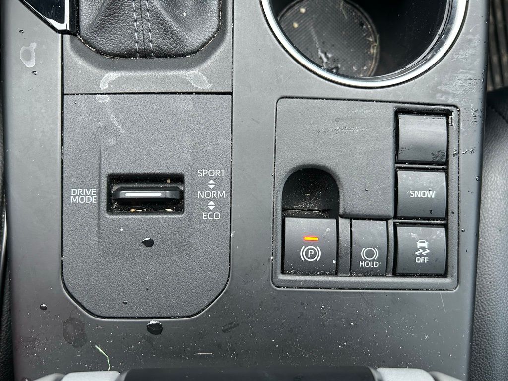 Thumbnail: 2023 Toyota Highlander - 26