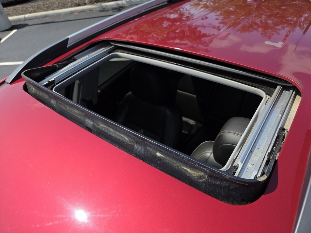 Used 2018 Red Chevrolet Premier image 3