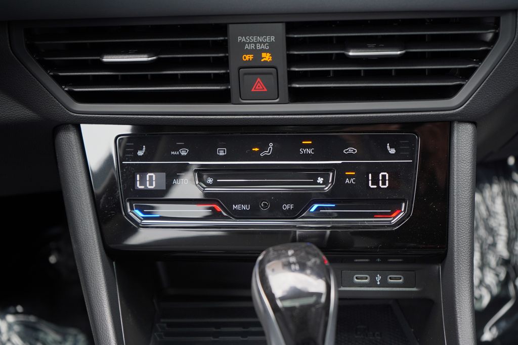 2025 Volkswagen Jetta SE 16