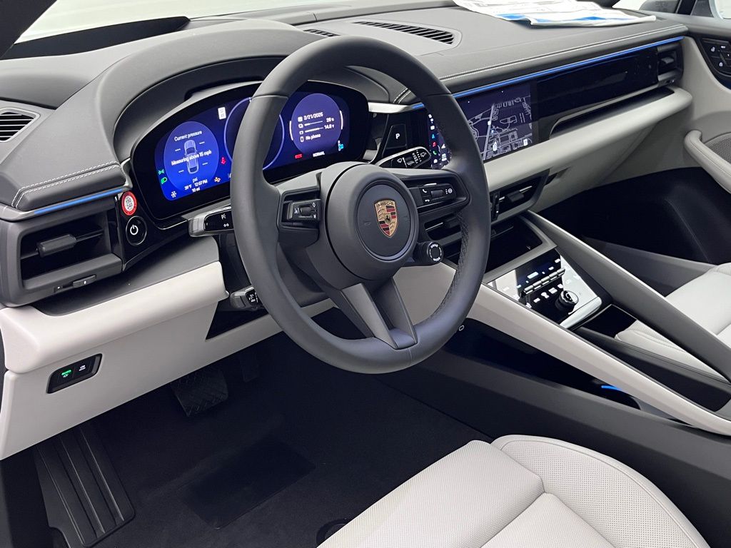Thumbnail: 2025 Porsche Macan - 4