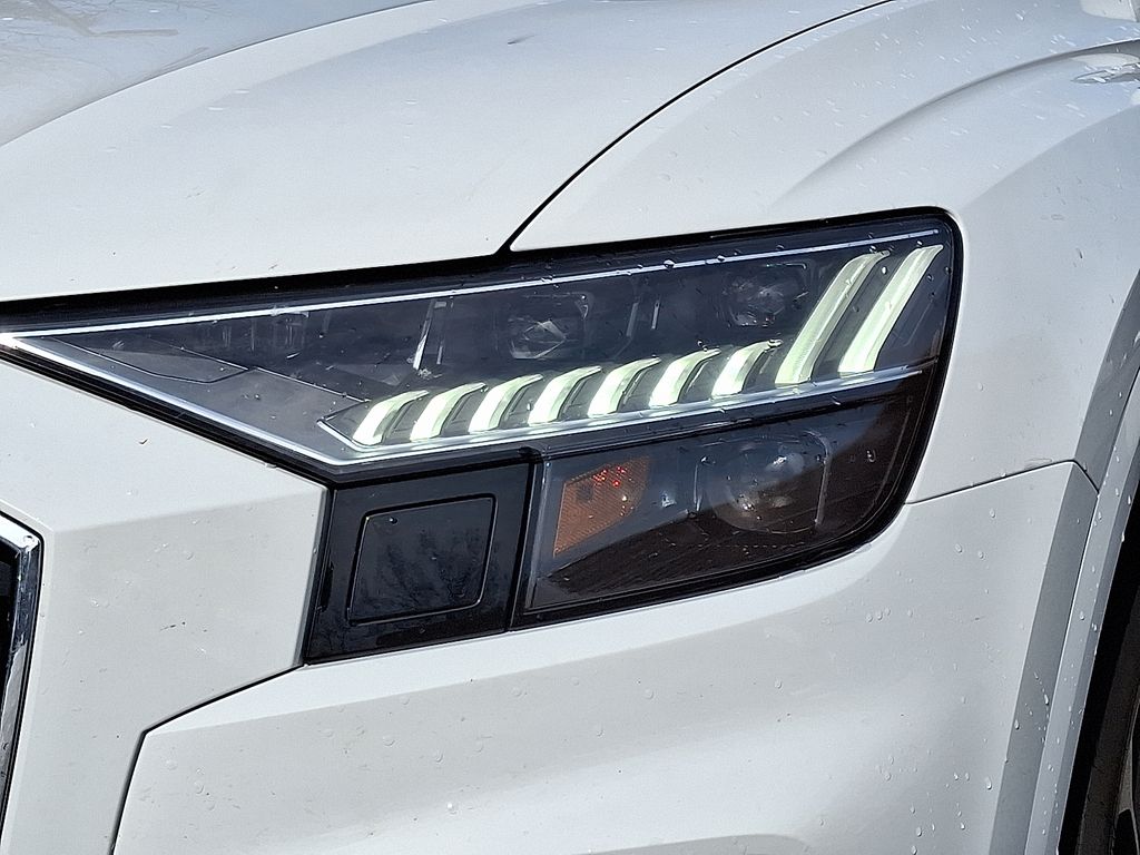 Thumbnail: 2020 Audi Q8 - 9