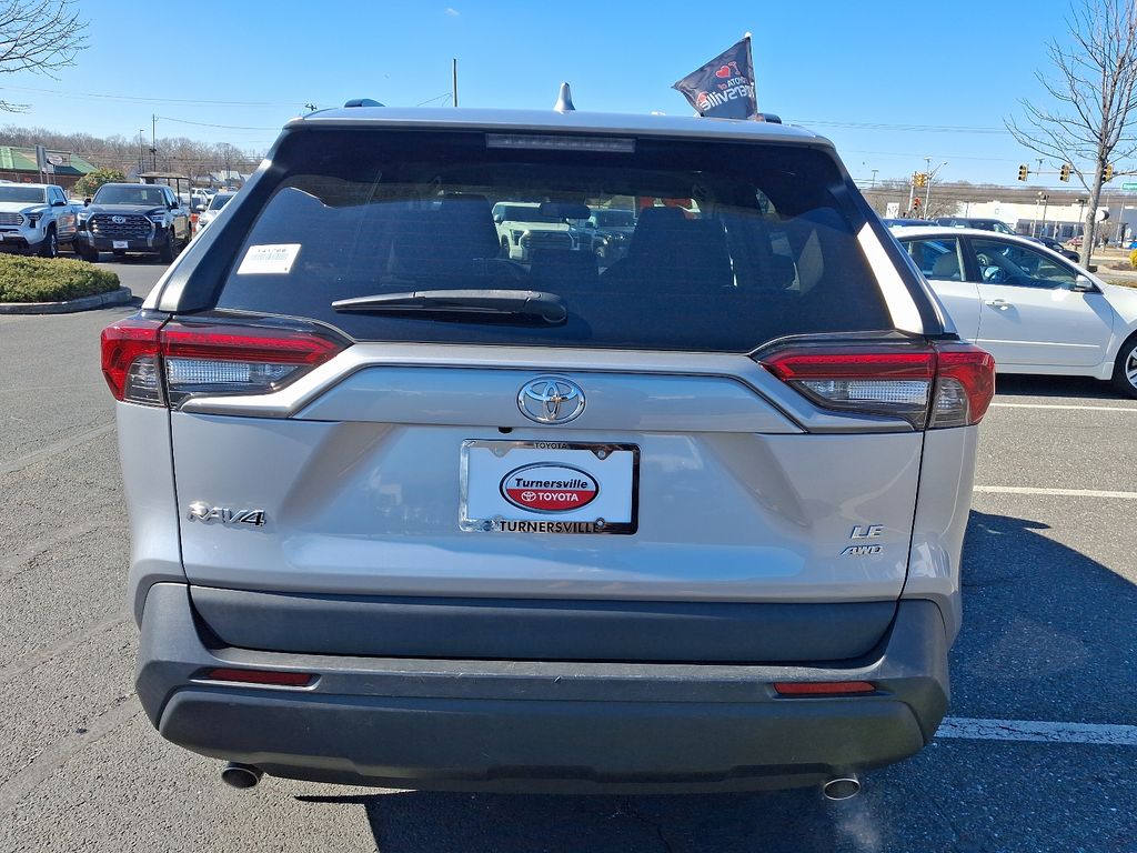 2021 Toyota RAV4 LE 5