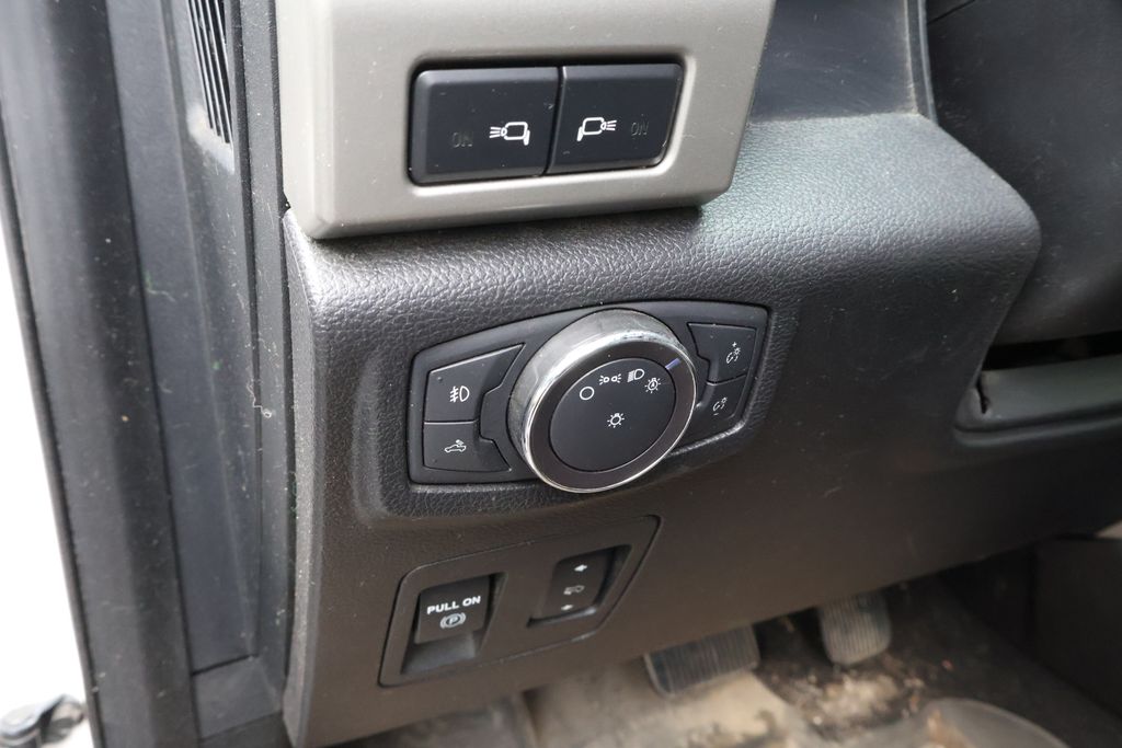 2019 Ford F-150 Lariat 18