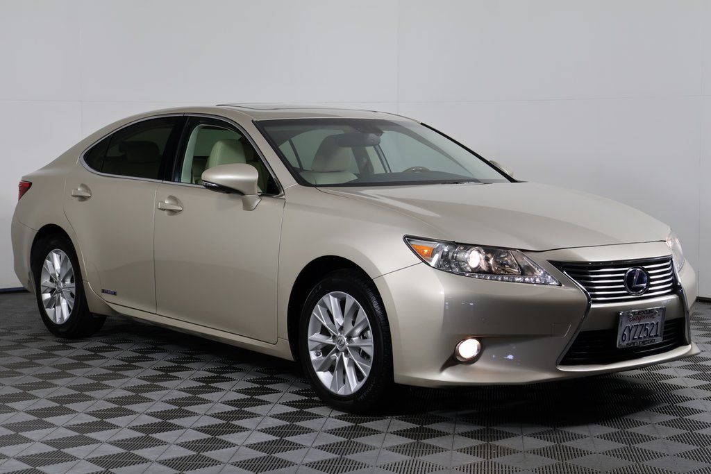 Thumbnail: 2013 Lexus ES - 3