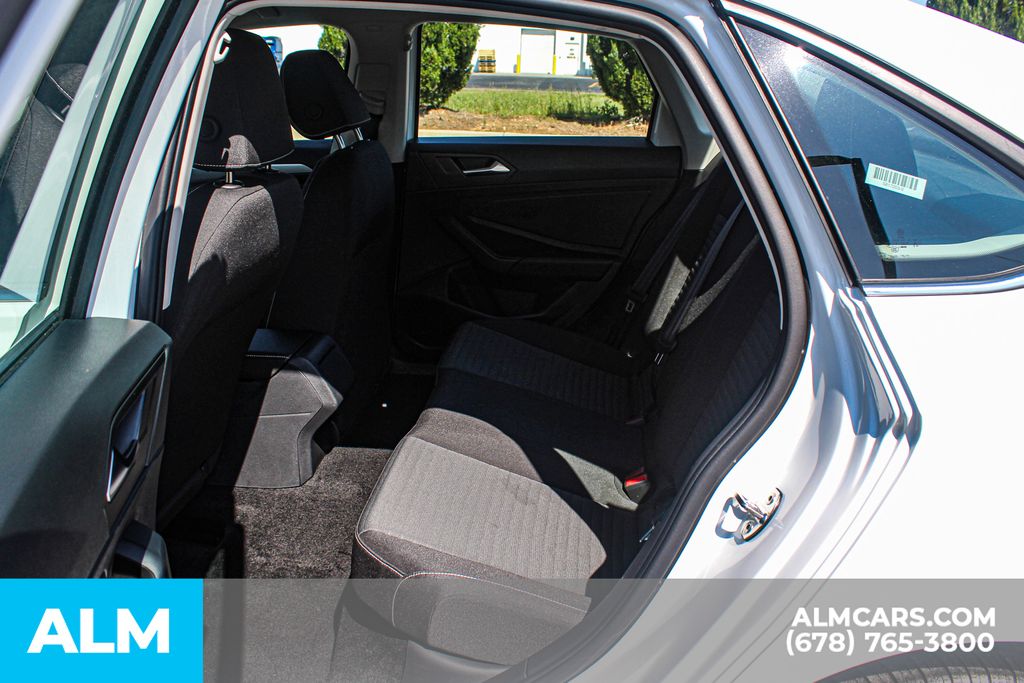 Used 2025 White Volkswagen 1.5T S image 17