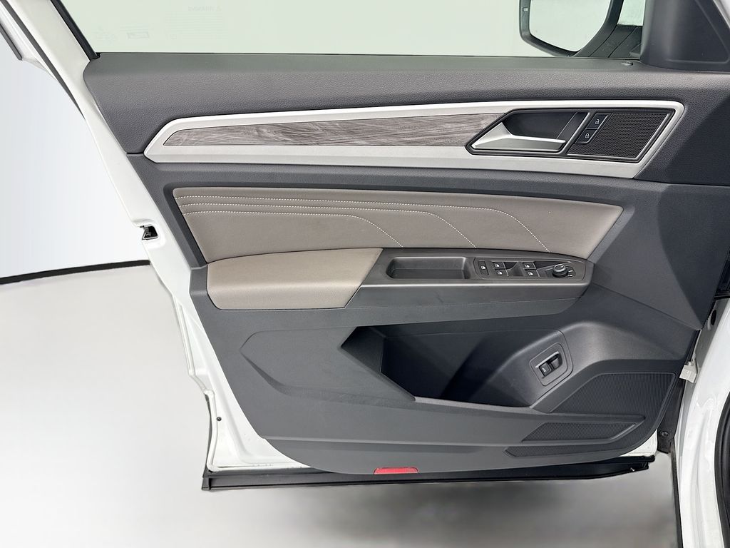 Thumbnail: 2023 Volkswagen Atlas - 22
