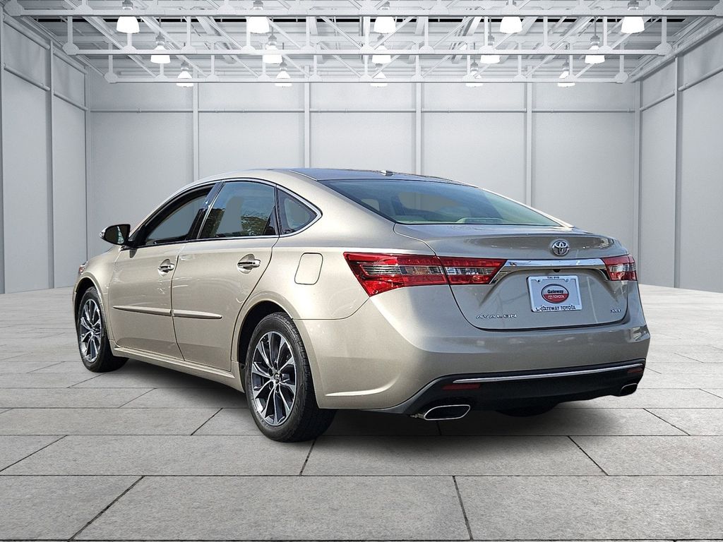 Thumbnail: 2016 Toyota Avalon - 7