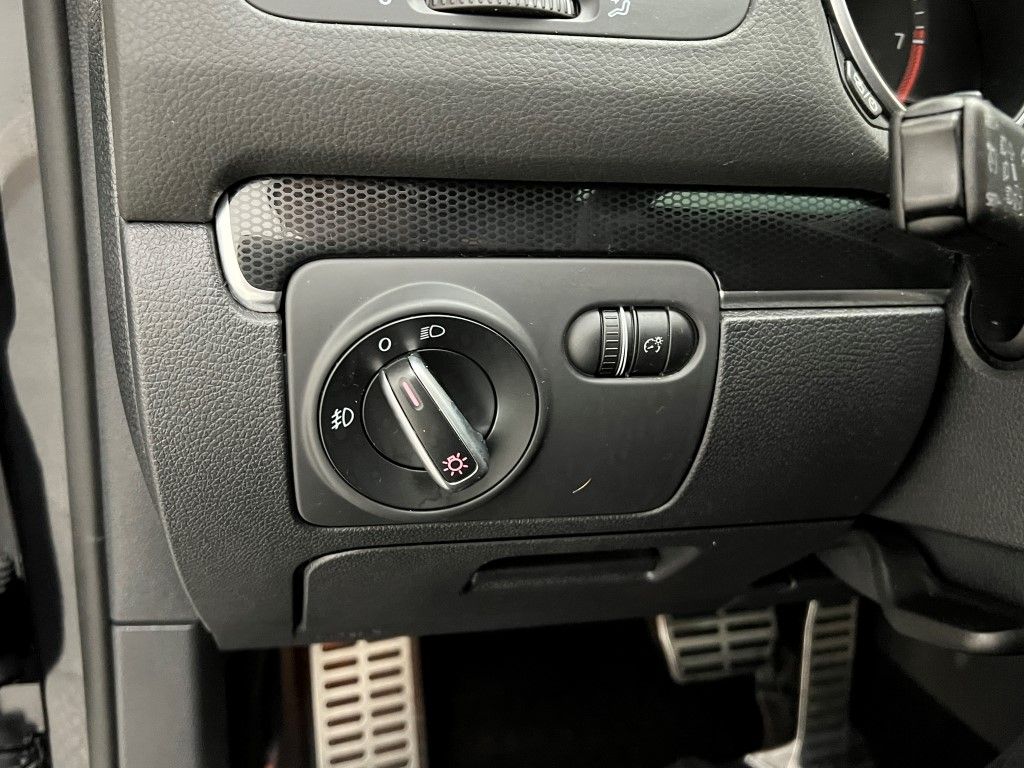 Thumbnail: 2014 Volkswagen Golf - 26