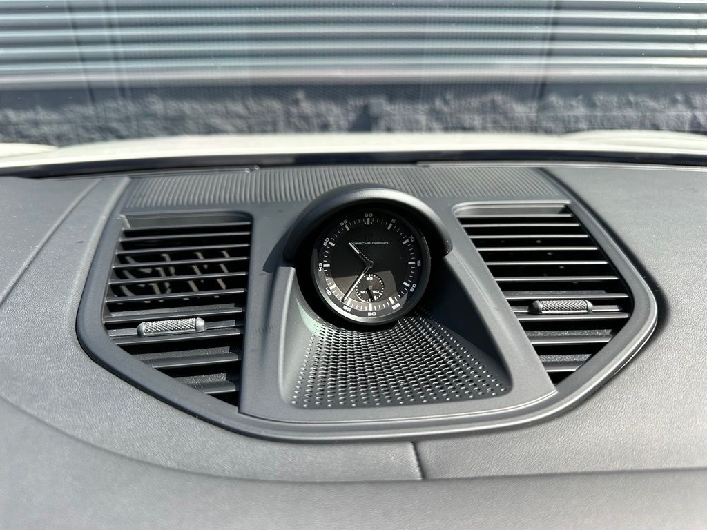 Thumbnail: 2026 Porsche Panamera - 30