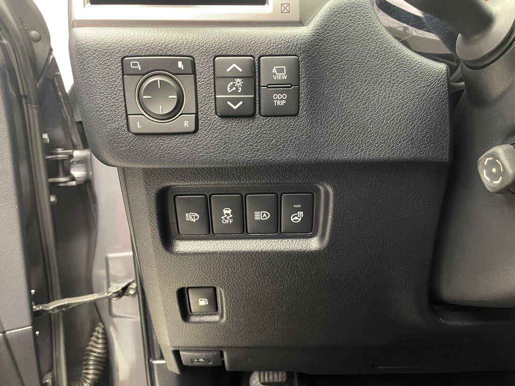 Thumbnail: 2022 Lexus GX - 21