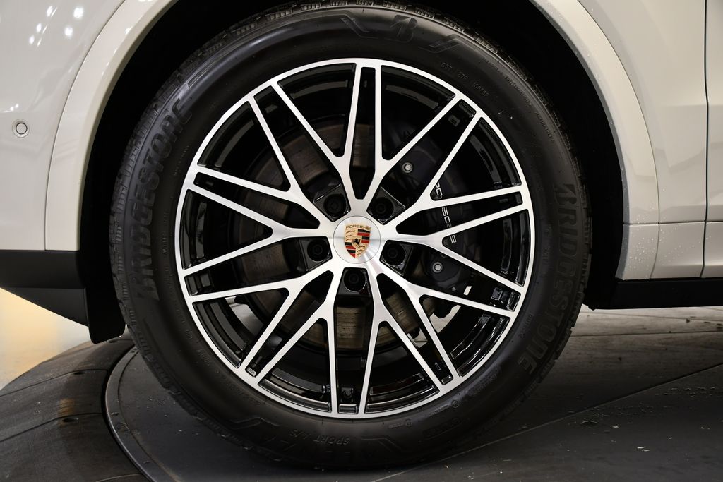 Thumbnail: 2026 Porsche Cayenne - 16