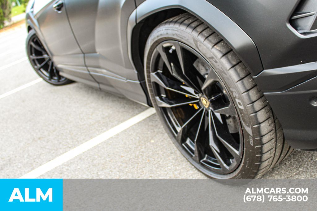 Used 2020 Blue Lamborghini Base image 15