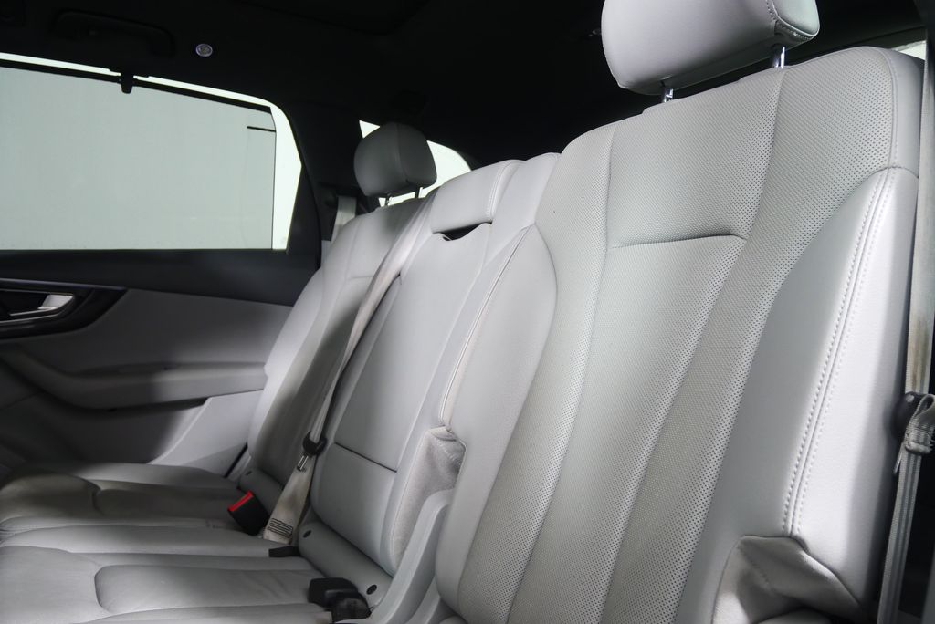 Thumbnail: 2017 Audi Q7 - 11