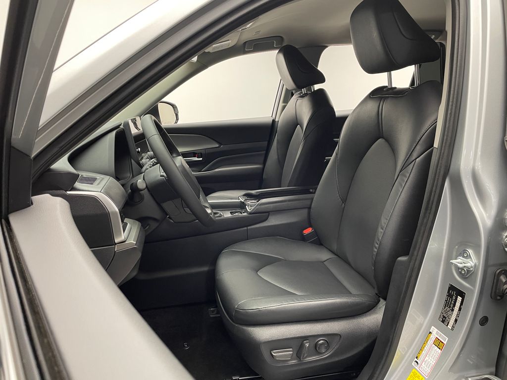 Thumbnail: 2024 Toyota Grand Highlander - 13